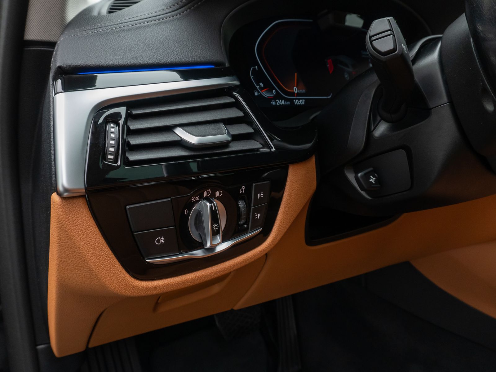 Fahrzeugabbildung BMW 530i xD Luxury Line DAB Kamera HUD HiFi Panorama