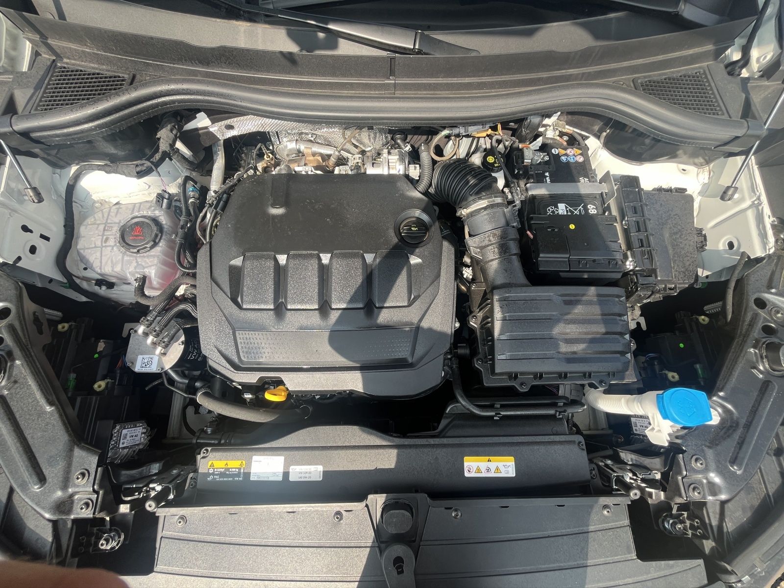 Fahrzeugabbildung Volkswagen Tiguan TDI R-Line 4M DSG MATRIX AHK PANO 20" NAV