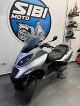 Piaggio MP3 250 - PIAGGIO MP3 250