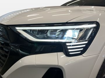 Audi Q8 e-tron - 12