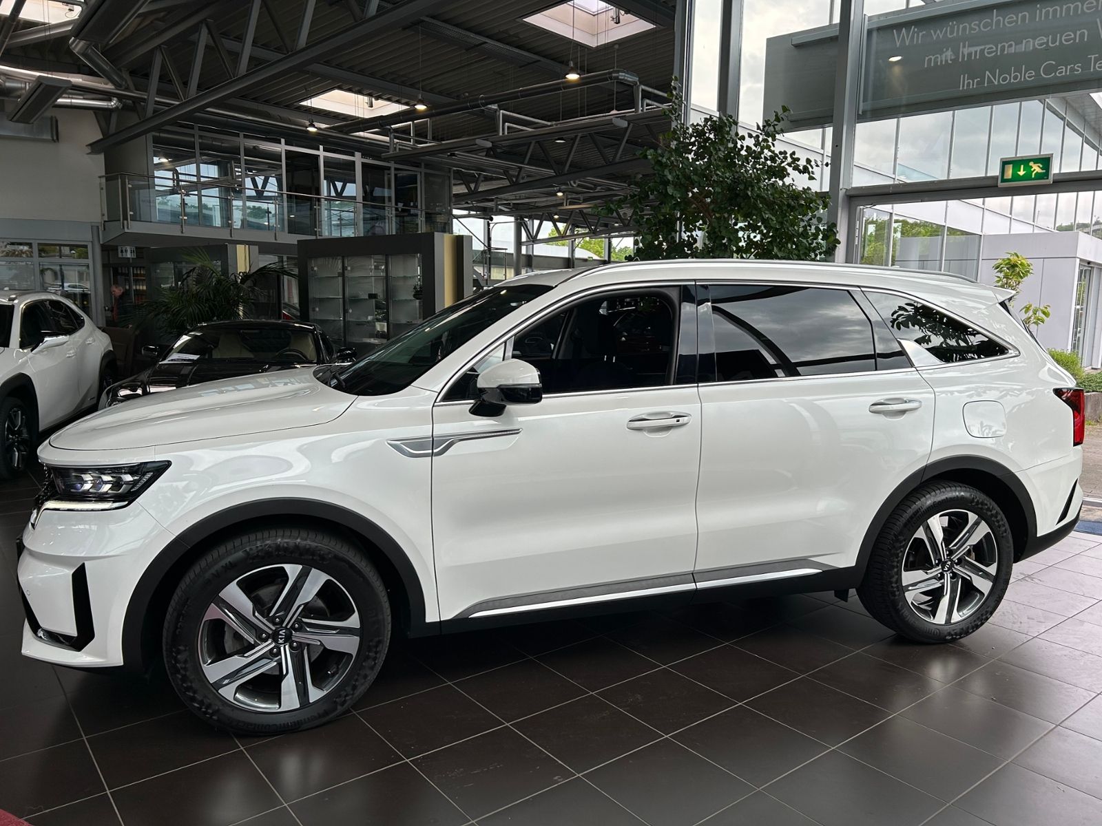 Fahrzeugabbildung Kia Sorento Hybrid HEV Spirit 2WD LEDER LED NAV 19"