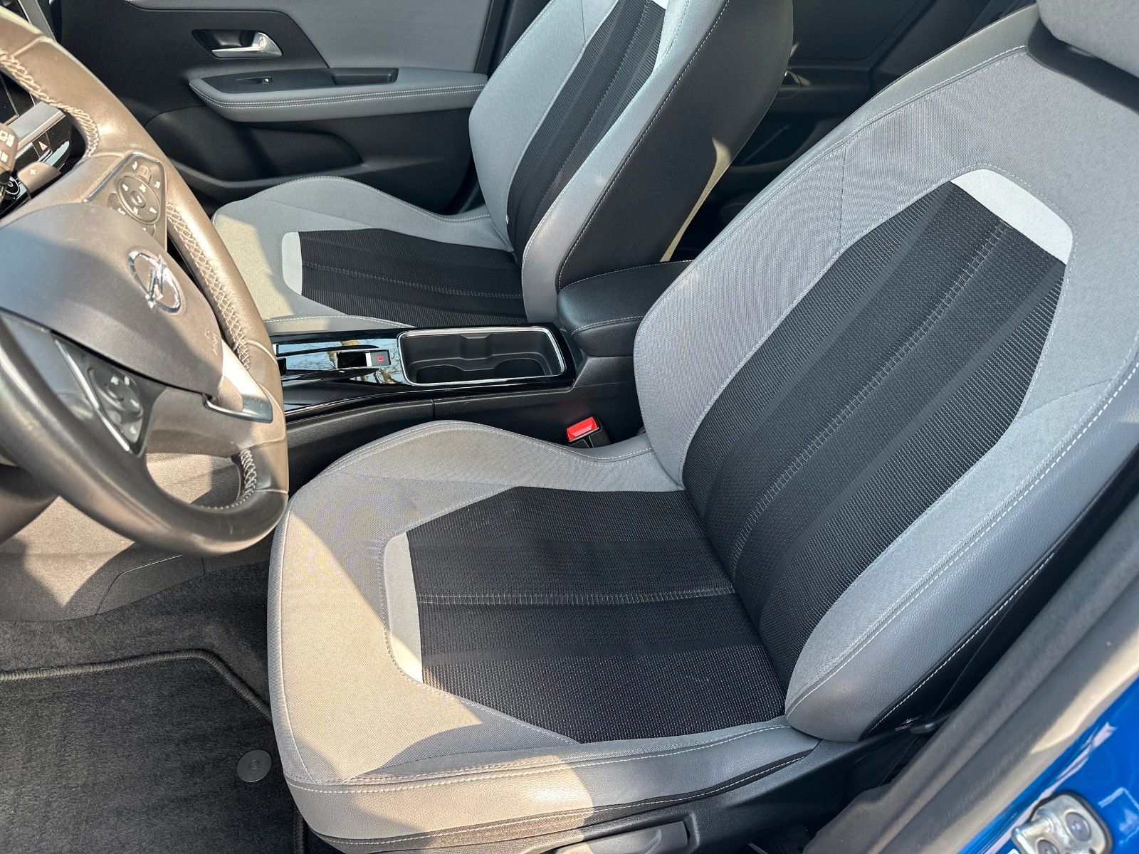 Fahrzeugabbildung Opel Mokka Elegance, Rückfahrkamera, Sitzheizung