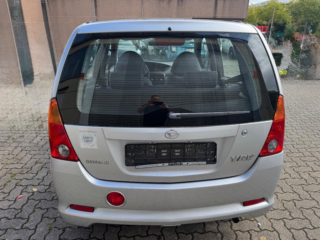 Daihatsu YRV