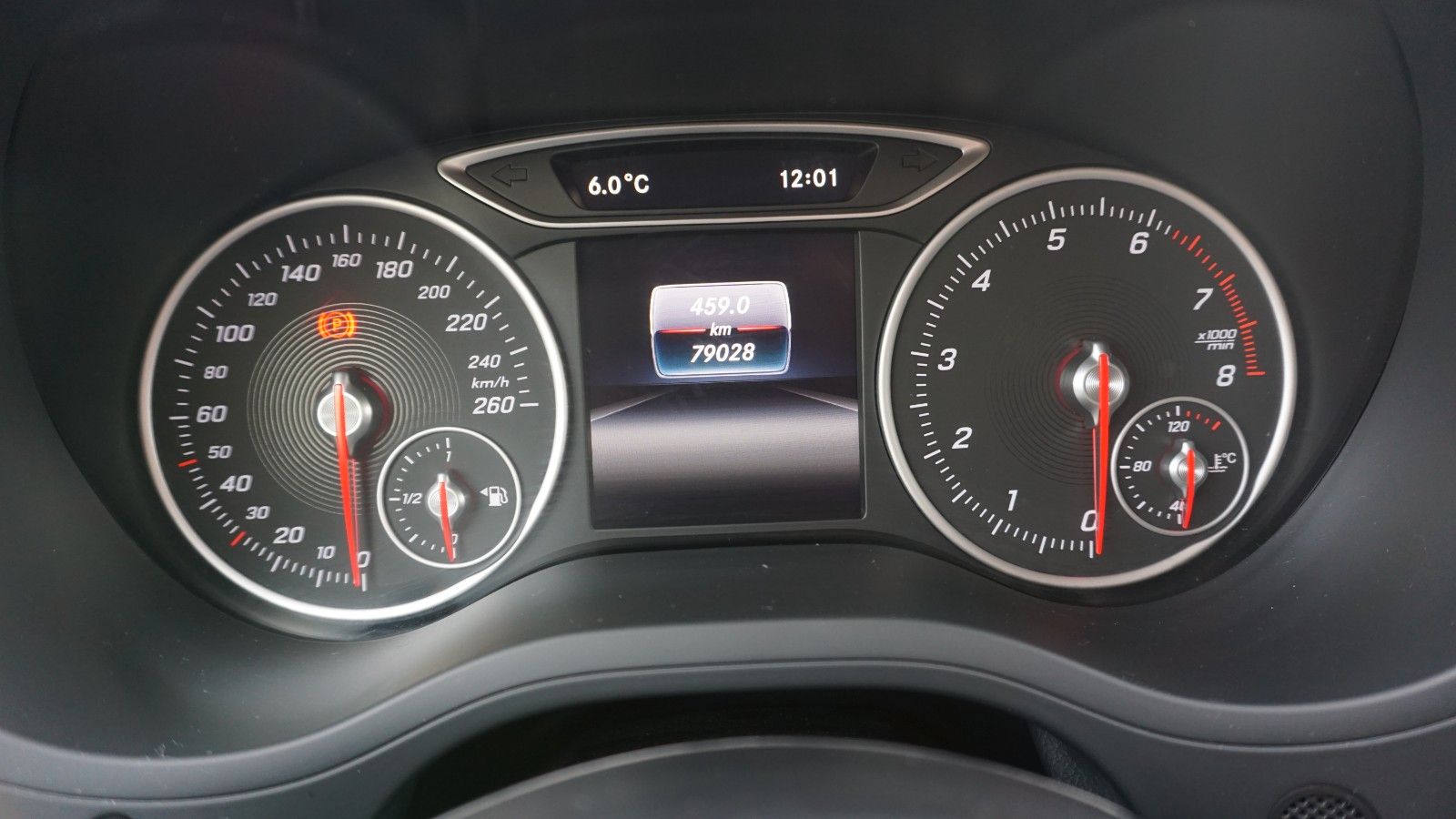 Fahrzeugabbildung Mercedes-Benz B 180 Navi,LED,Park Assist,SH,PDC,SR+WR