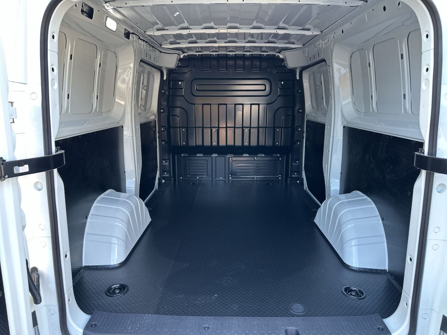 Fahrzeugabbildung Maxus e-Deliver5 L1H1 64 Spurhalteass. Navi 360 Kamera