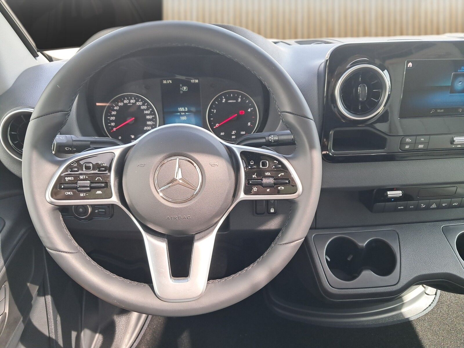 Fahrzeugabbildung Eura Mobil Contura CT 766 EF Mod 2025 Fahrassistenz Markise