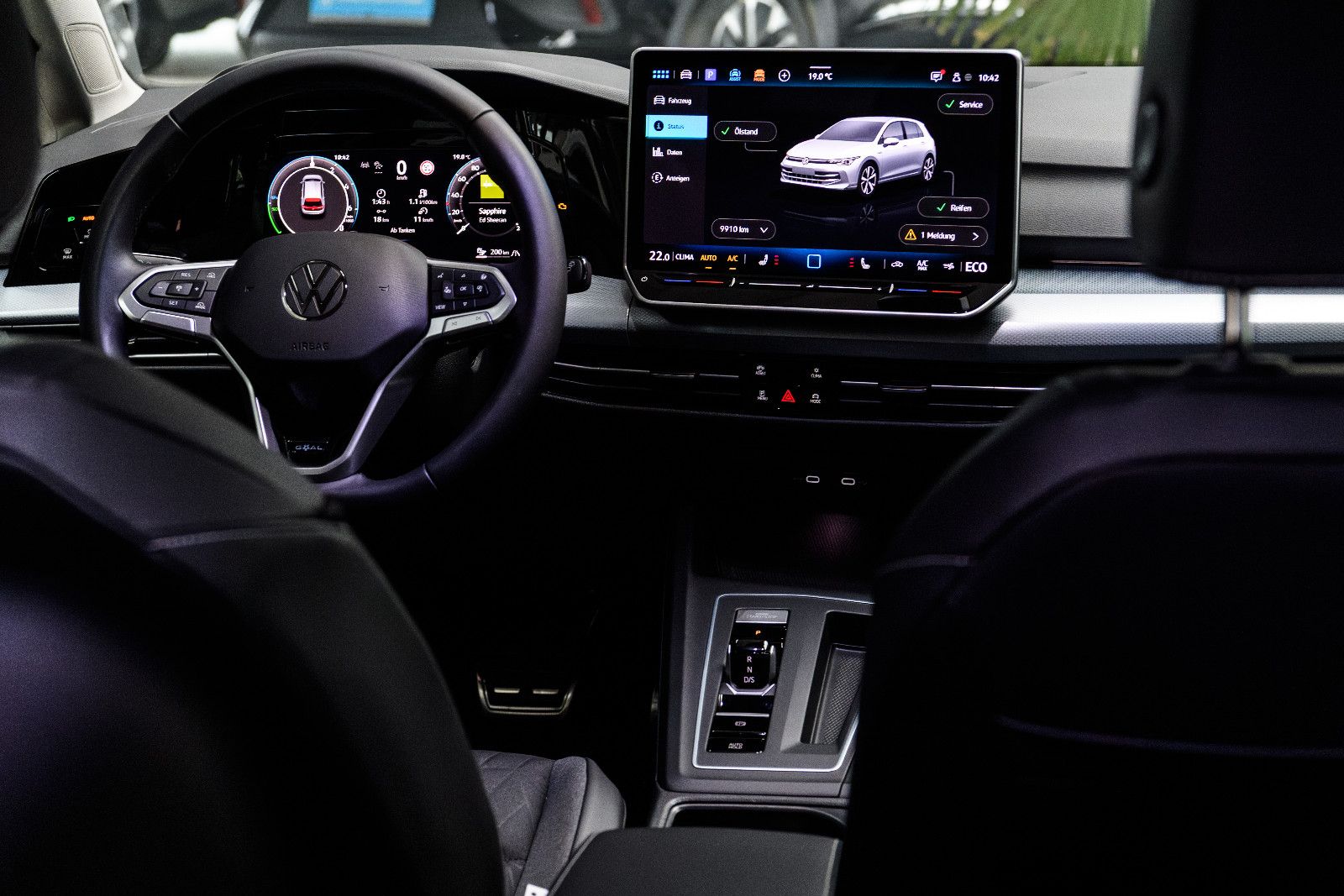 Fahrzeugabbildung Volkswagen Golf VIII Goal 1.5 TSI eHybrid LED+KAMERA+5J.GAR