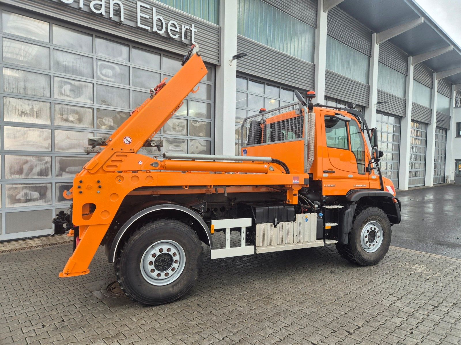 Fahrzeugabbildung Mercedes-Benz Unimog U530 4x4 Jotha VarioPilot Zapfwelle Hydro