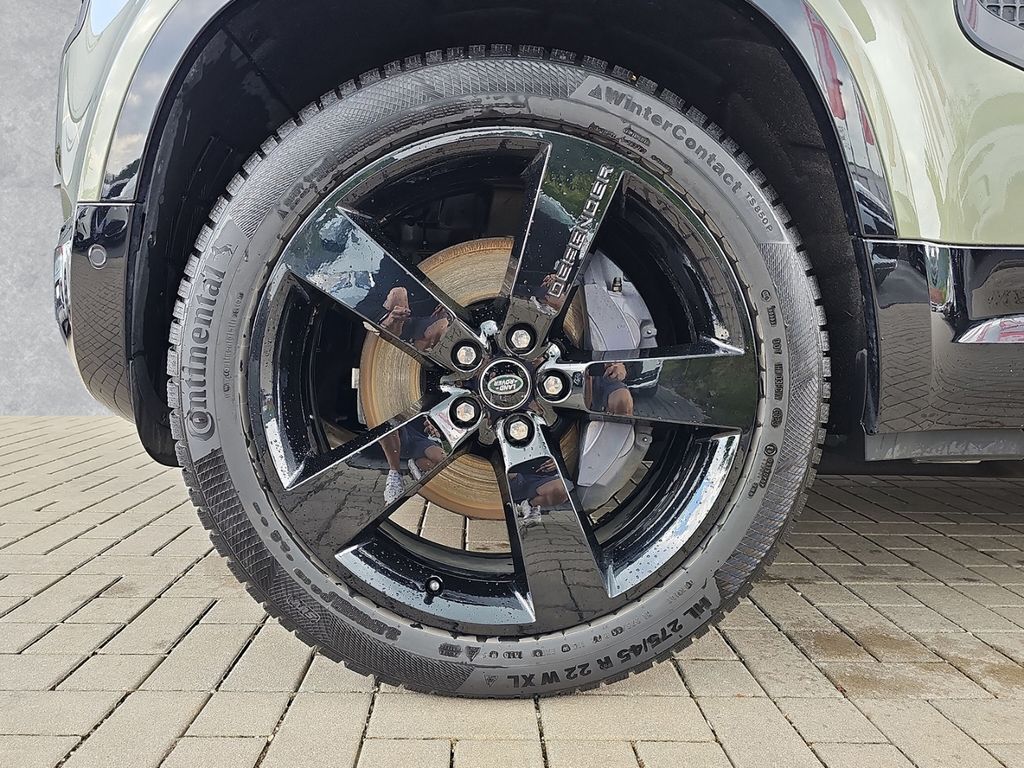 Land Rover Defender 110 D300 X-Dynamic SE