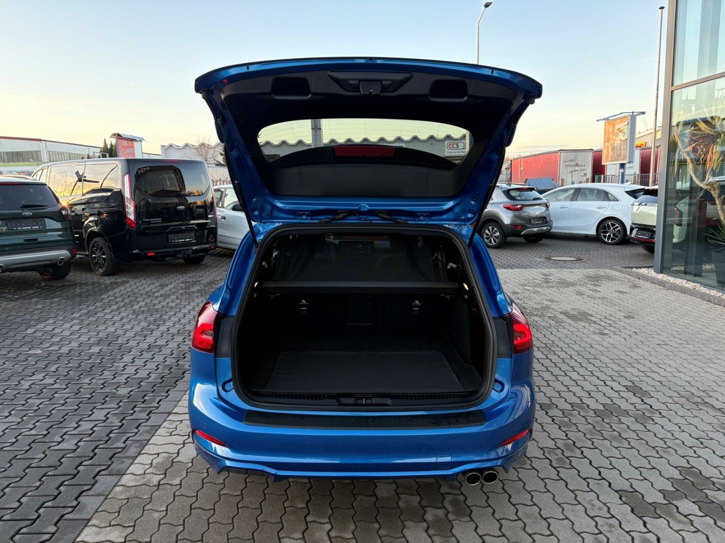 Fahrzeugabbildung Ford Focus Turnier ST-Line X MHEV AHK Kamera Navi LED