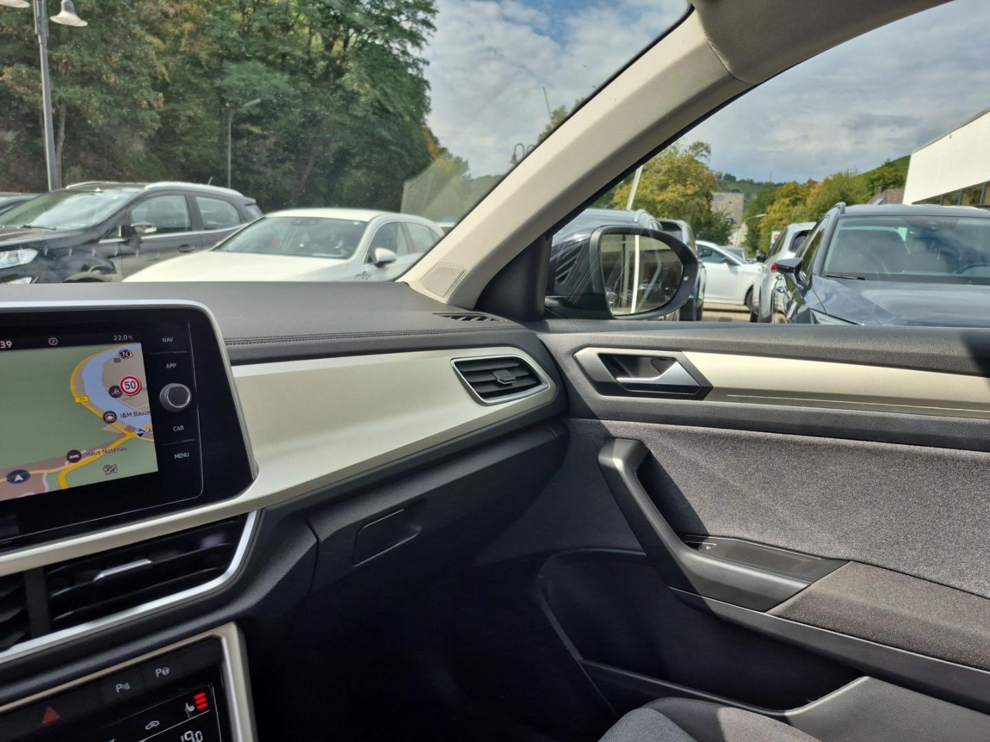 Volkswagen T-Roc Move DSG Navi CarPlay LED SHZ Parklenkassi, миниатюра 23