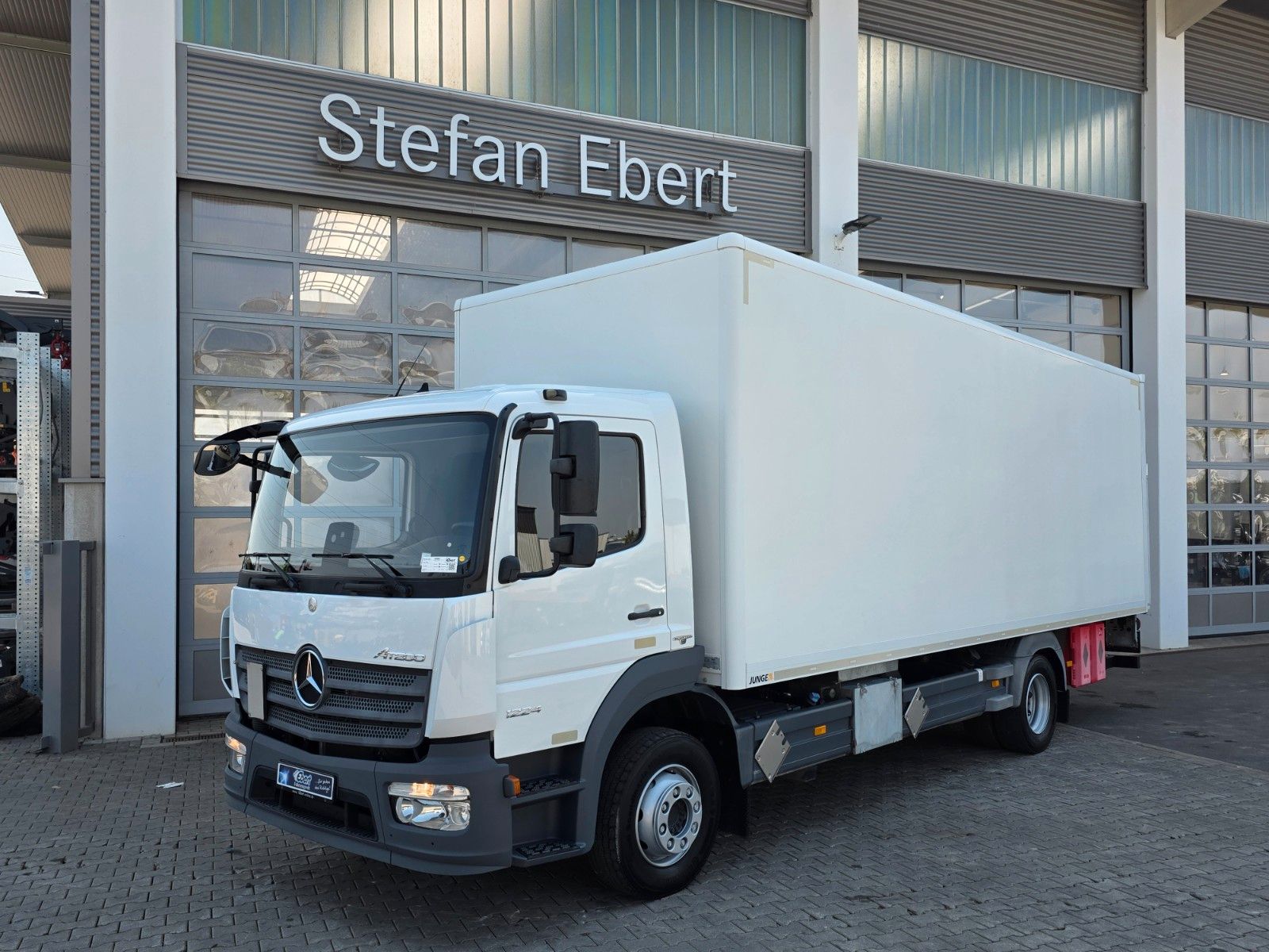 Fahrzeugabbildung Mercedes-Benz Atego 1224 LBW Bär 1.500kg Klima 3 Sitze