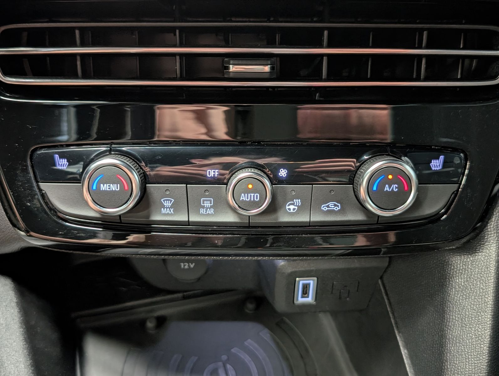 Fahrzeugabbildung Opel Mokka GS BLACK INTEL LUX TECH KAM SHZ BHL VIRTUA