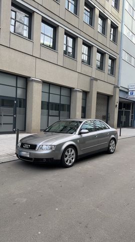 Audi A4 mit S-Line Optik 2.0 BESCHREIBUNG LESEN