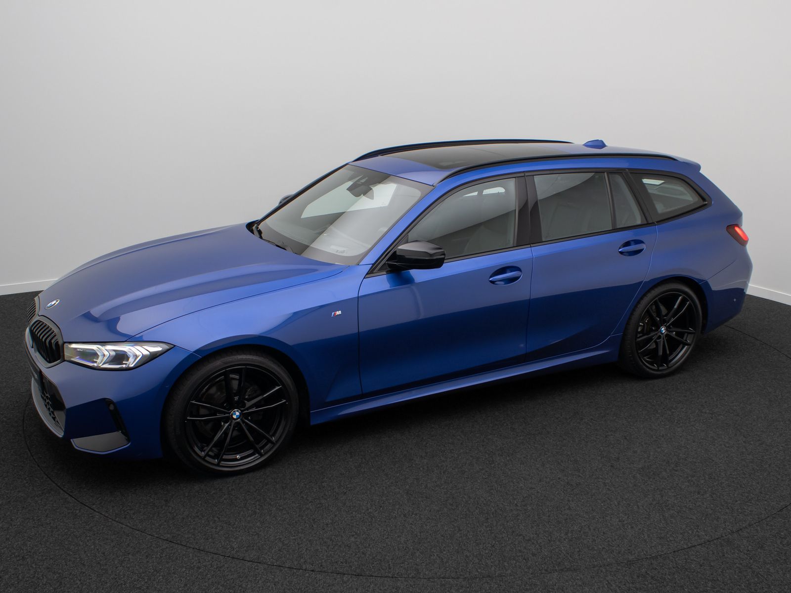 Fahrzeugabbildung BMW 320i M Sport DAB Kamera AHK Panorama HUD 19Zoll