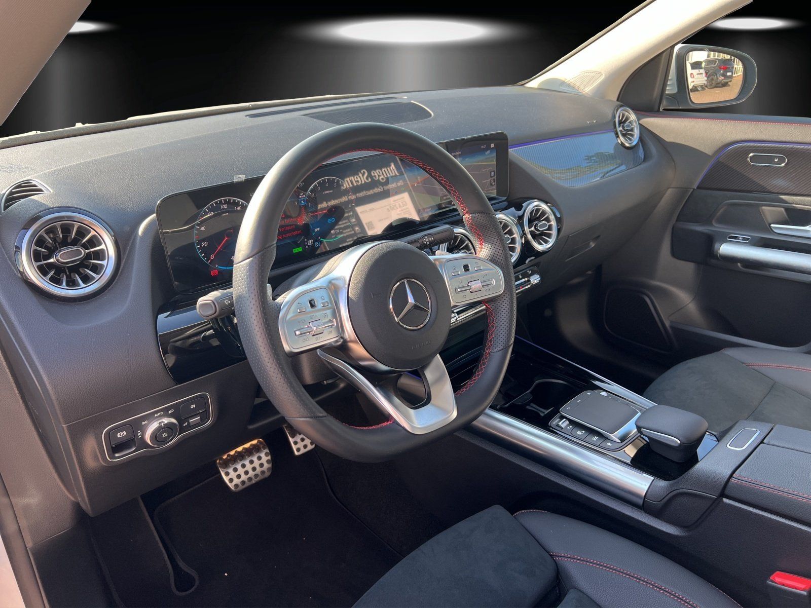 Fahrzeugabbildung Mercedes-Benz GLA250e AMG Pano LED el.Heckkl DAB Busines Kamra