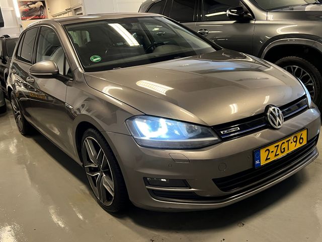 Volkswagen Golf 1.6 TDI Highline BlueMotion 5-Doors Navi Le