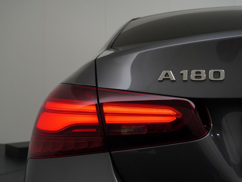 Mercedes-Benz A 180 Star Edition AMG Line | Panorama - Schiebe