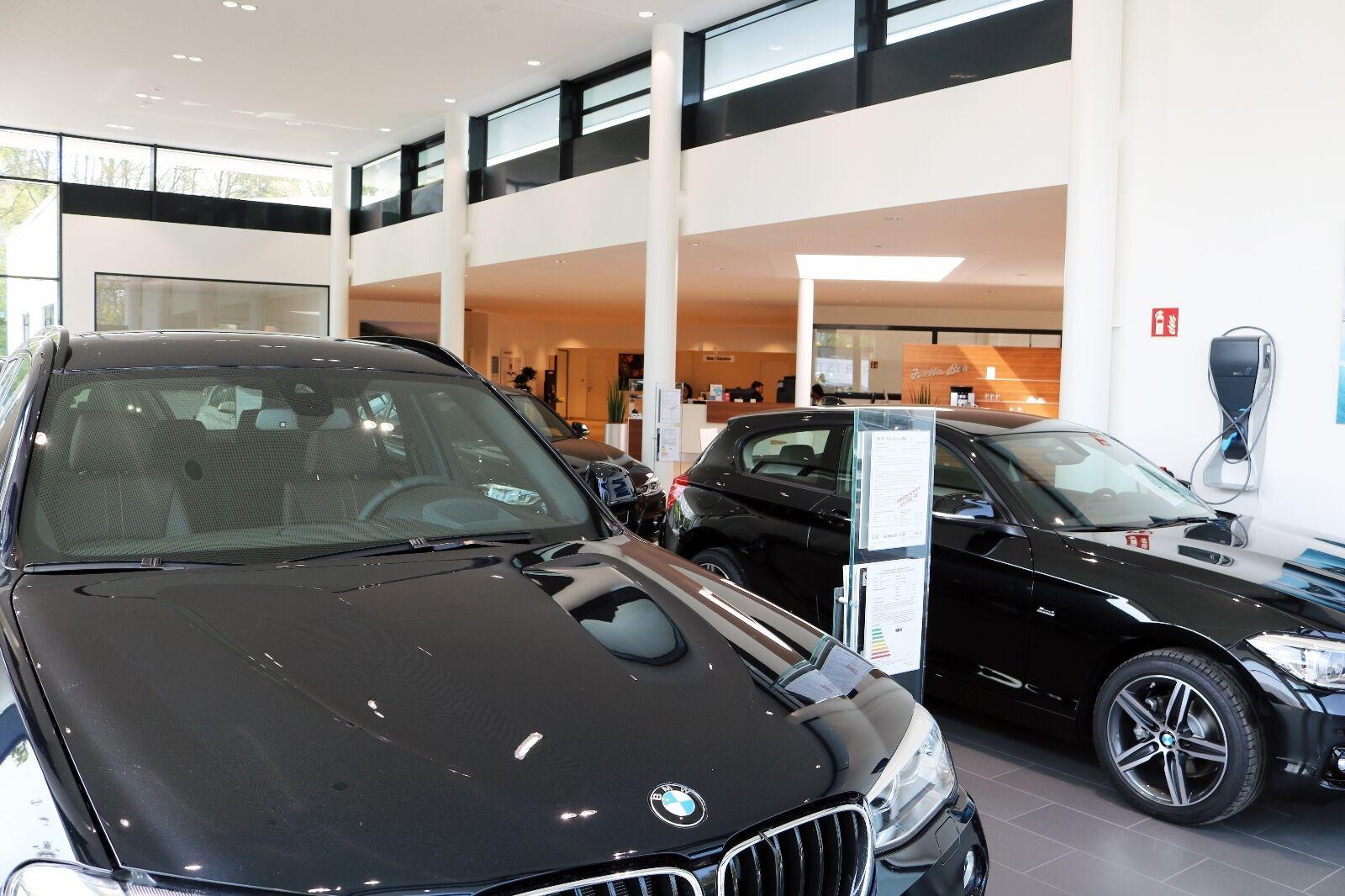 showroom-image-top