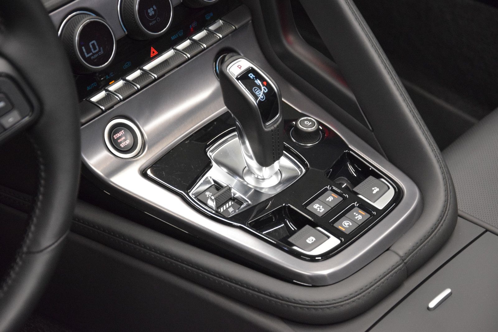 Fahrzeugabbildung Jaguar F-Type Cabrio R-Dynamic Memory Vollleder S-AGA