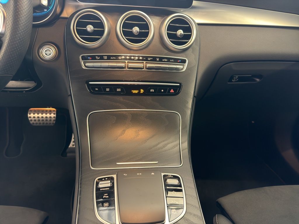 Fahrzeugabbildung Mercedes-Benz GLC 300 e 4MATIC AMG innen*OFF-ROAD aussen*LED