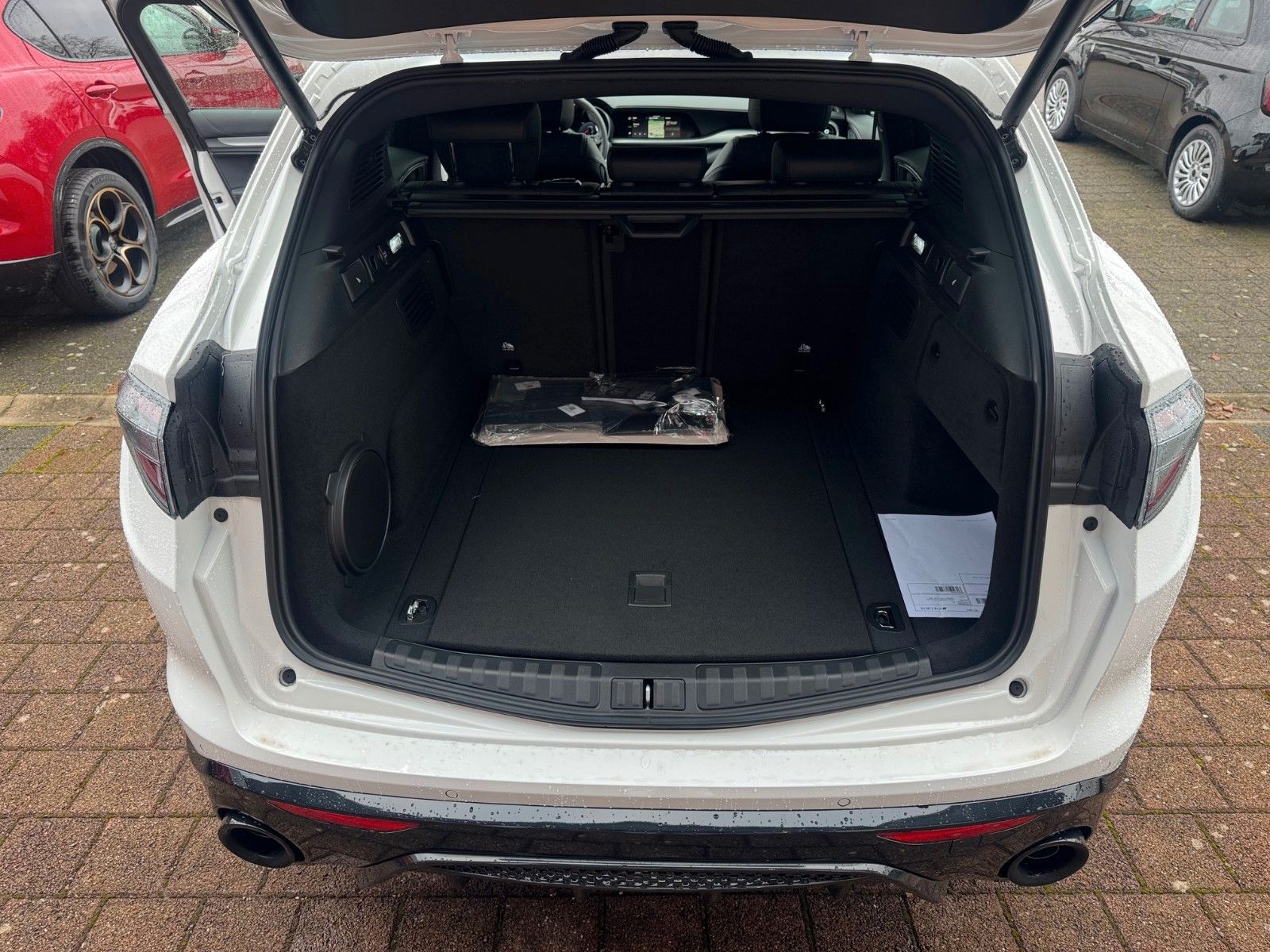 Fahrzeugabbildung Alfa Romeo Stelvio 280PS Veloce AT8 Q4 NAVI SITZHEIZUNG LED