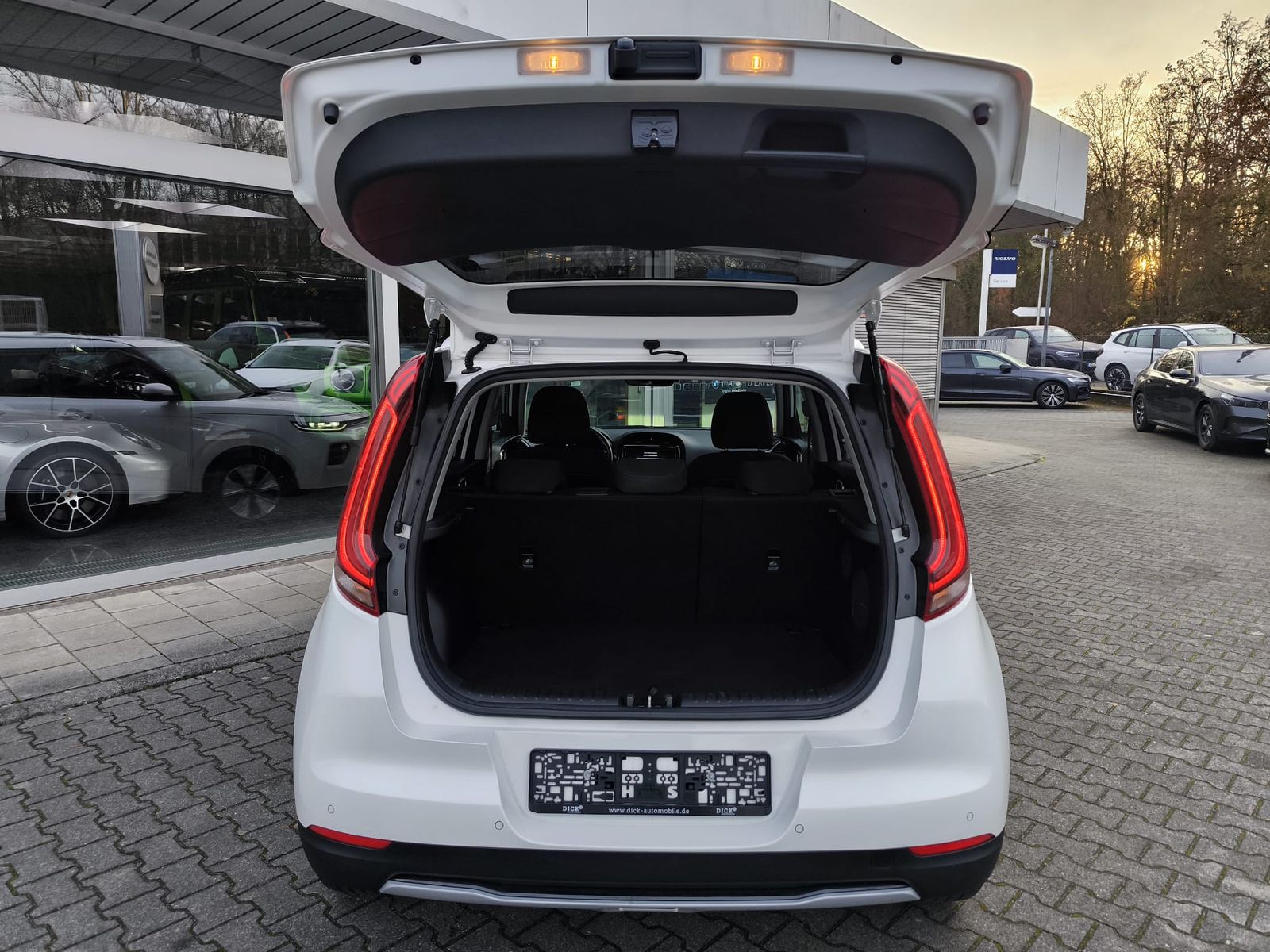 Fahrzeugabbildung Kia Soul Spirit NAVI+LED+SHZ+KAMERA+H&K+WP+ACC+