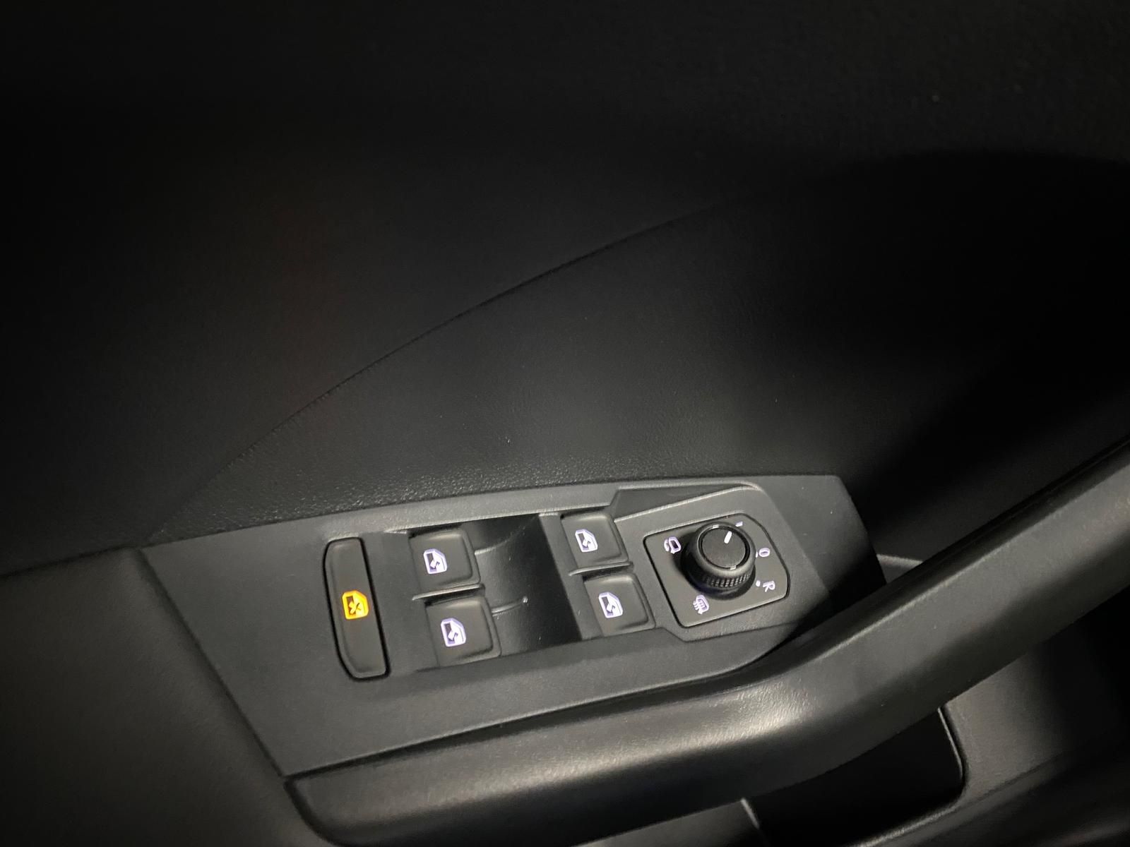 Fahrzeugabbildung Volkswagen T-Cross 1.0 TSI DSG Life+AHK+KAMERA+PDC vo+hi+BC