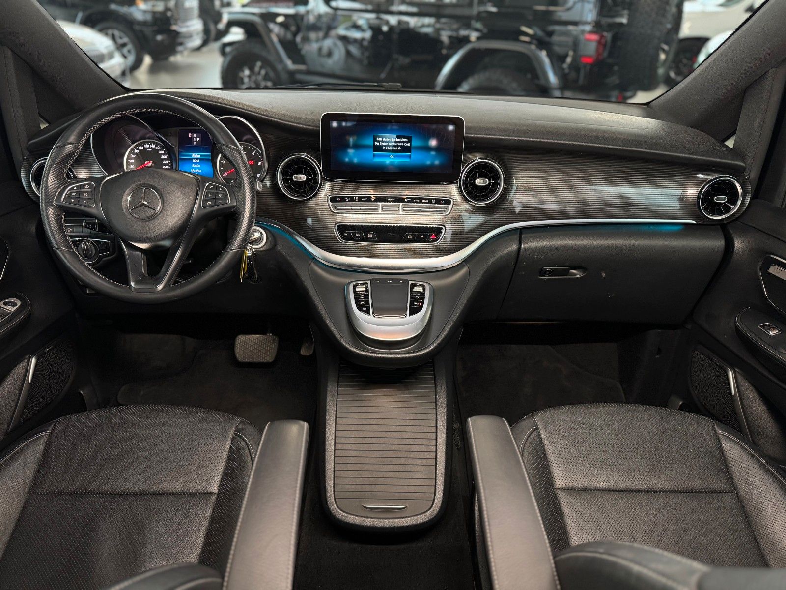 Fahrzeugabbildung Mercedes-Benz V 300d Avantgarde Edition lang "Agility Control"