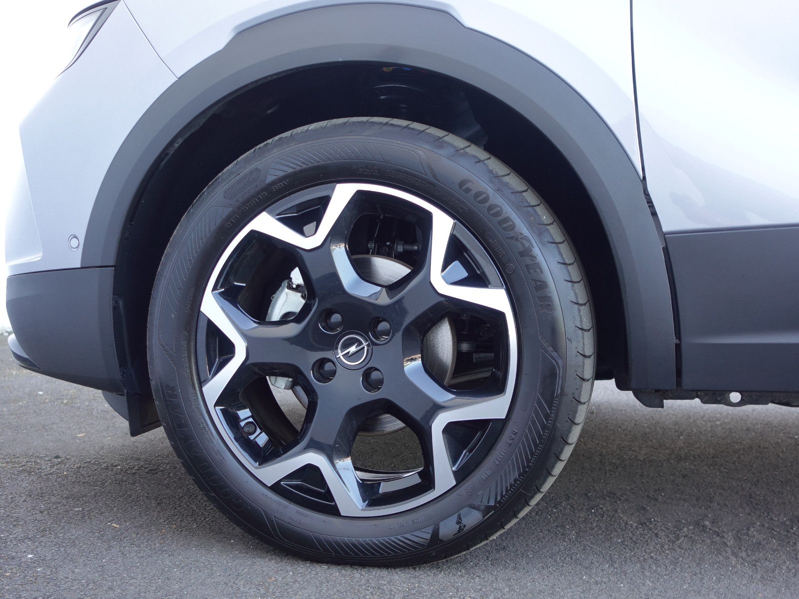 Fahrzeugabbildung Opel Mokka 1.2Turbo  Ultimate Navi,Sitzh.PDC,Kamera