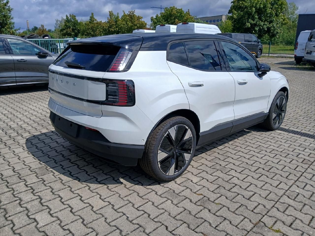 Fahrzeugabbildung Volvo EX30 Ultra 2WD Pure Electric