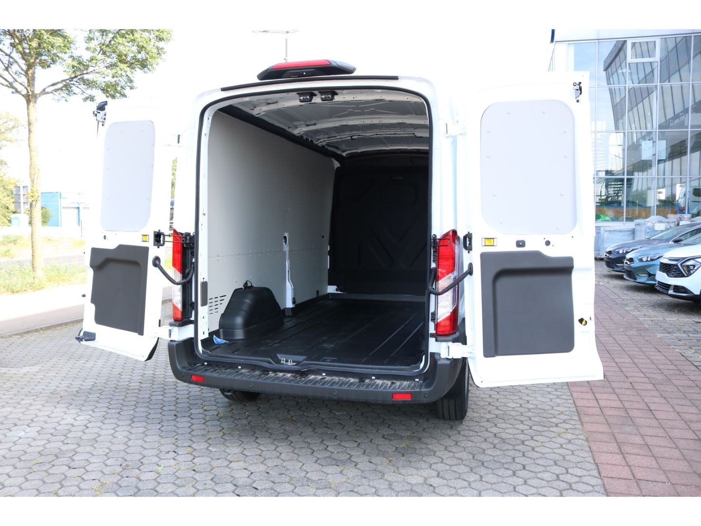 Fahrzeugabbildung Ford Transit Kasten 350 L3 Trend 2.0 TDCi DPF EU6d