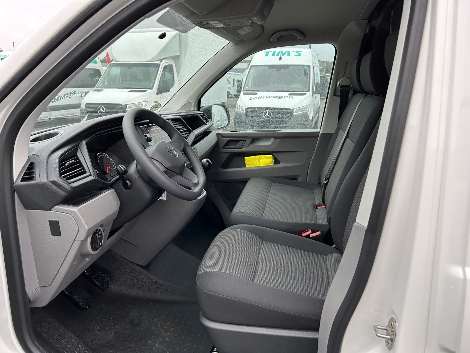 Fahrzeugabbildung Volkswagen T6.1 Transporter 2,0 TDI   Klima  Flügeltüren