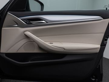 Fahrzeugabbildung BMW 530e Tour HUD Laser Sportsitz Komfortzugang