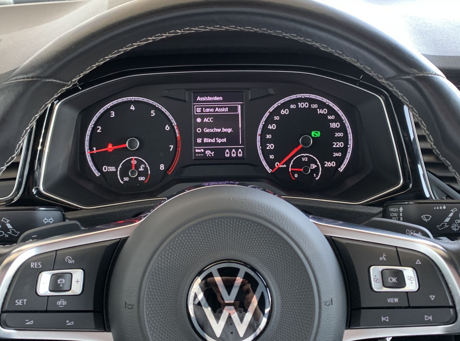 Fahrzeugabbildung Volkswagen T-Roc 1.5 TSI*Sport*LED*ACC*Spur*Navi*SHZ*