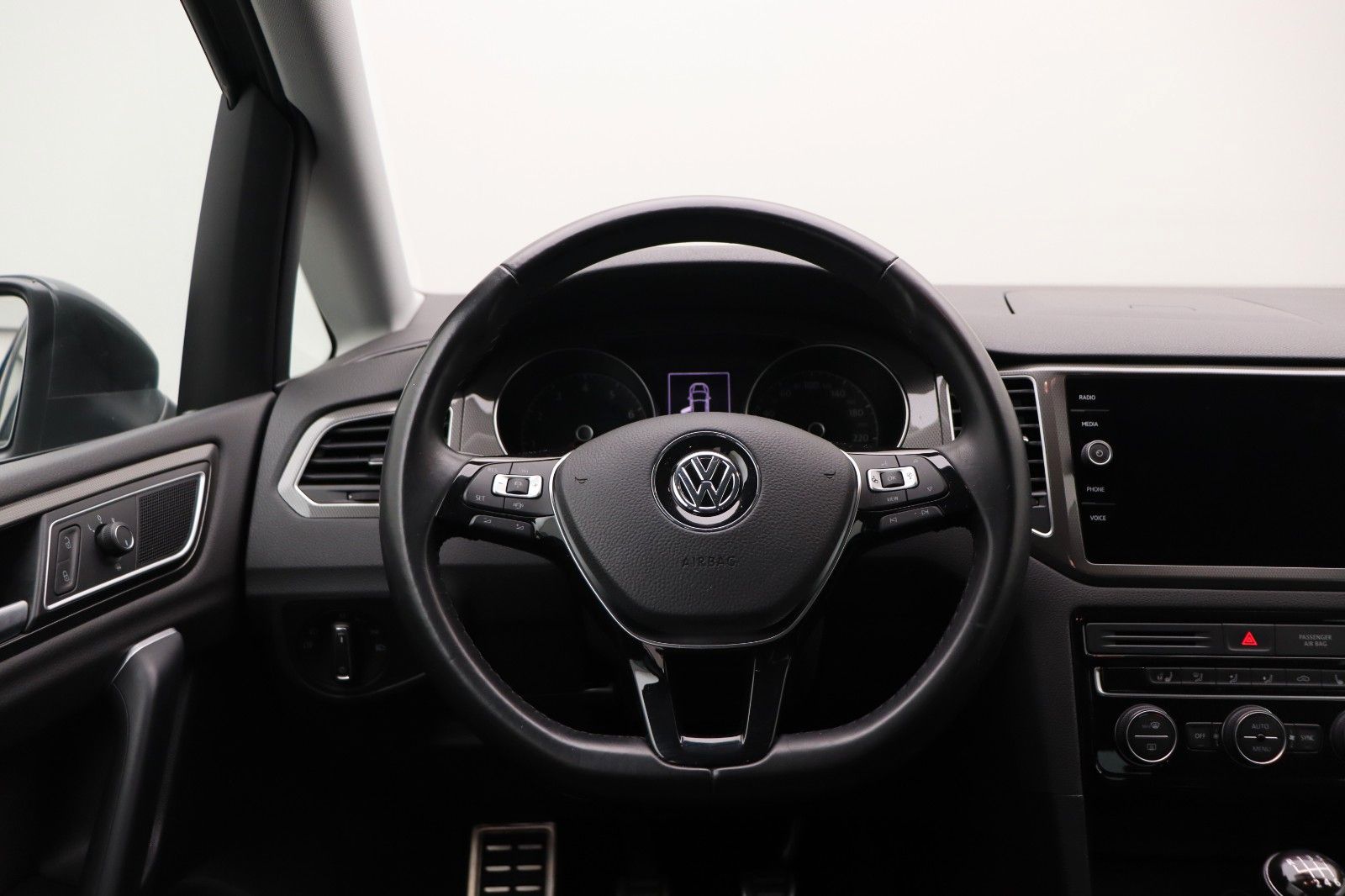 Fahrzeugabbildung Volkswagen Golf Sportsvan VII 1.0 Join NAVI AHK ACC