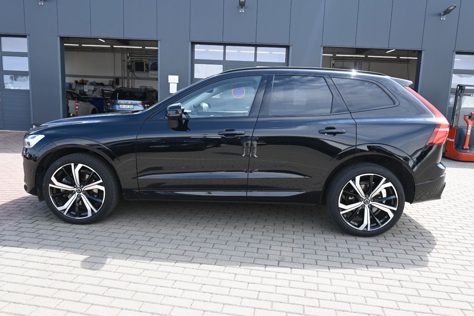 Fahrzeugabbildung Volvo XC60 B4 D Plus Dark*FSHZG*PANO*360°*ACC