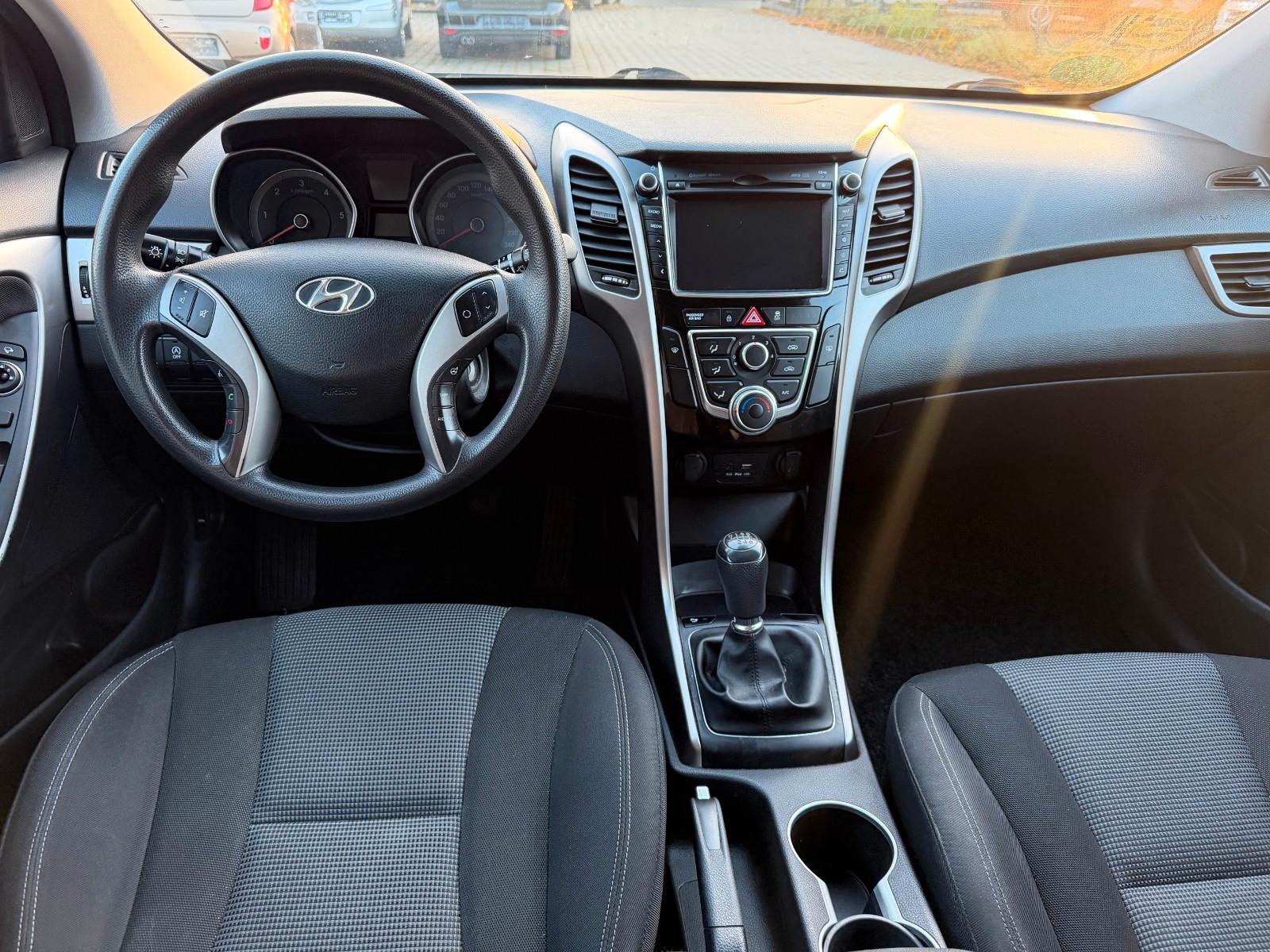 Hyundai i30 2015 — фото 12