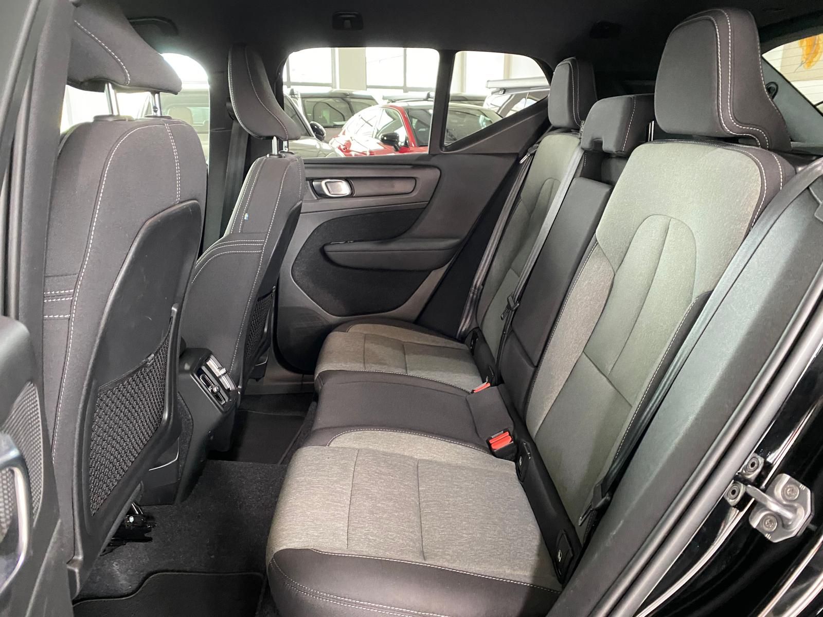 Fahrzeugabbildung Volvo XC40 Momentum Pro/Navi/LED/SH/
