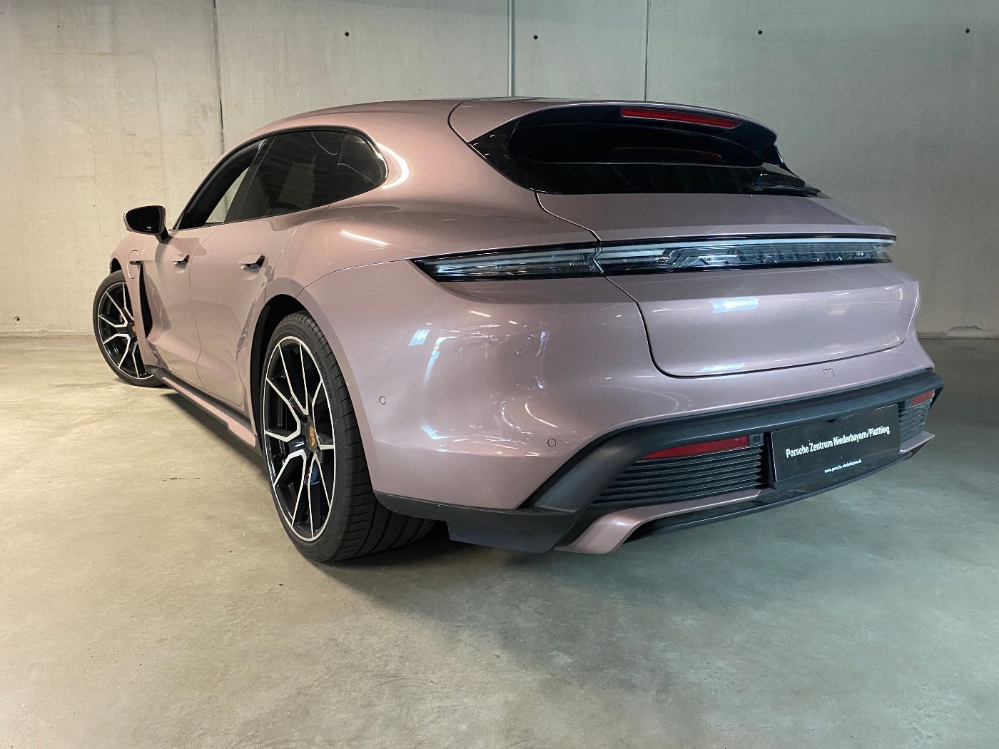 Porsche Taycan 4S Sport Turismo Black Edition foto 4
