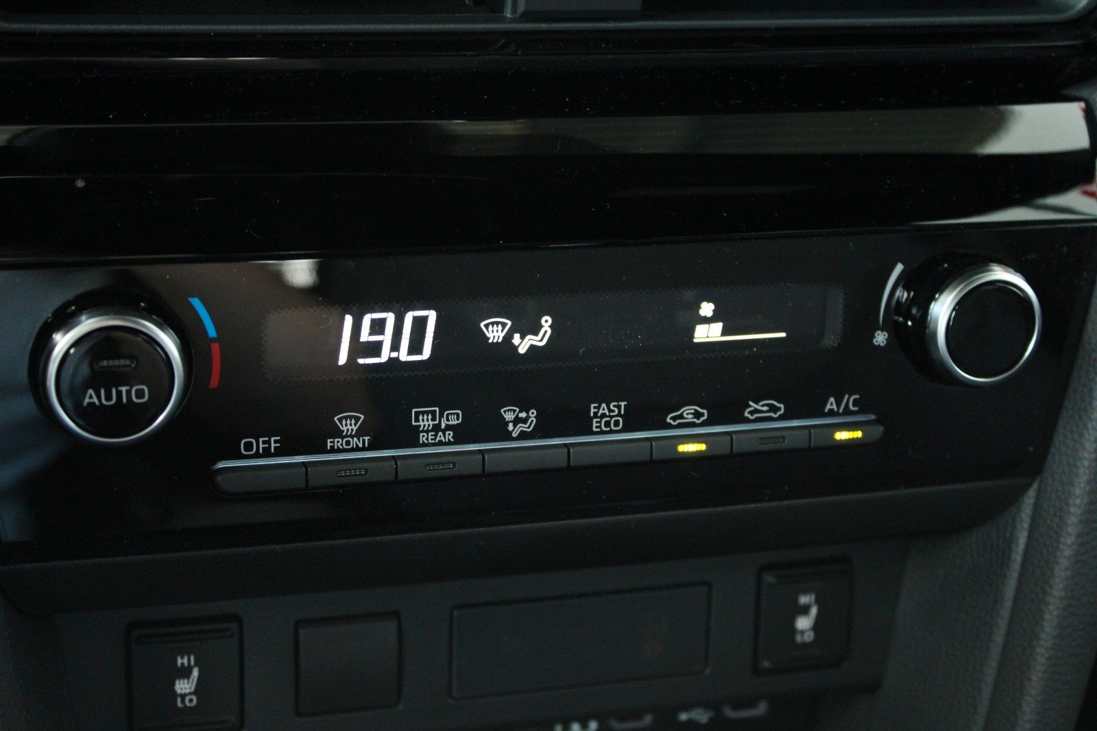 Fahrzeugabbildung Toyota Yaris Cross Hybrid Teamplayer+Winter+Safety