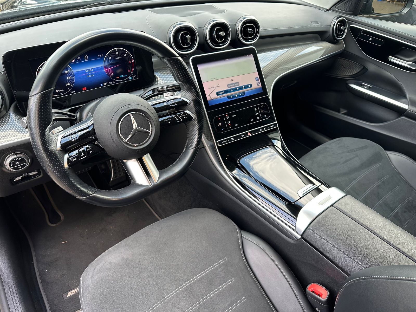 Fahrzeugabbildung Mercedes-Benz C 220 d T AMG-Line Night-Paket NAV+LED+KAM