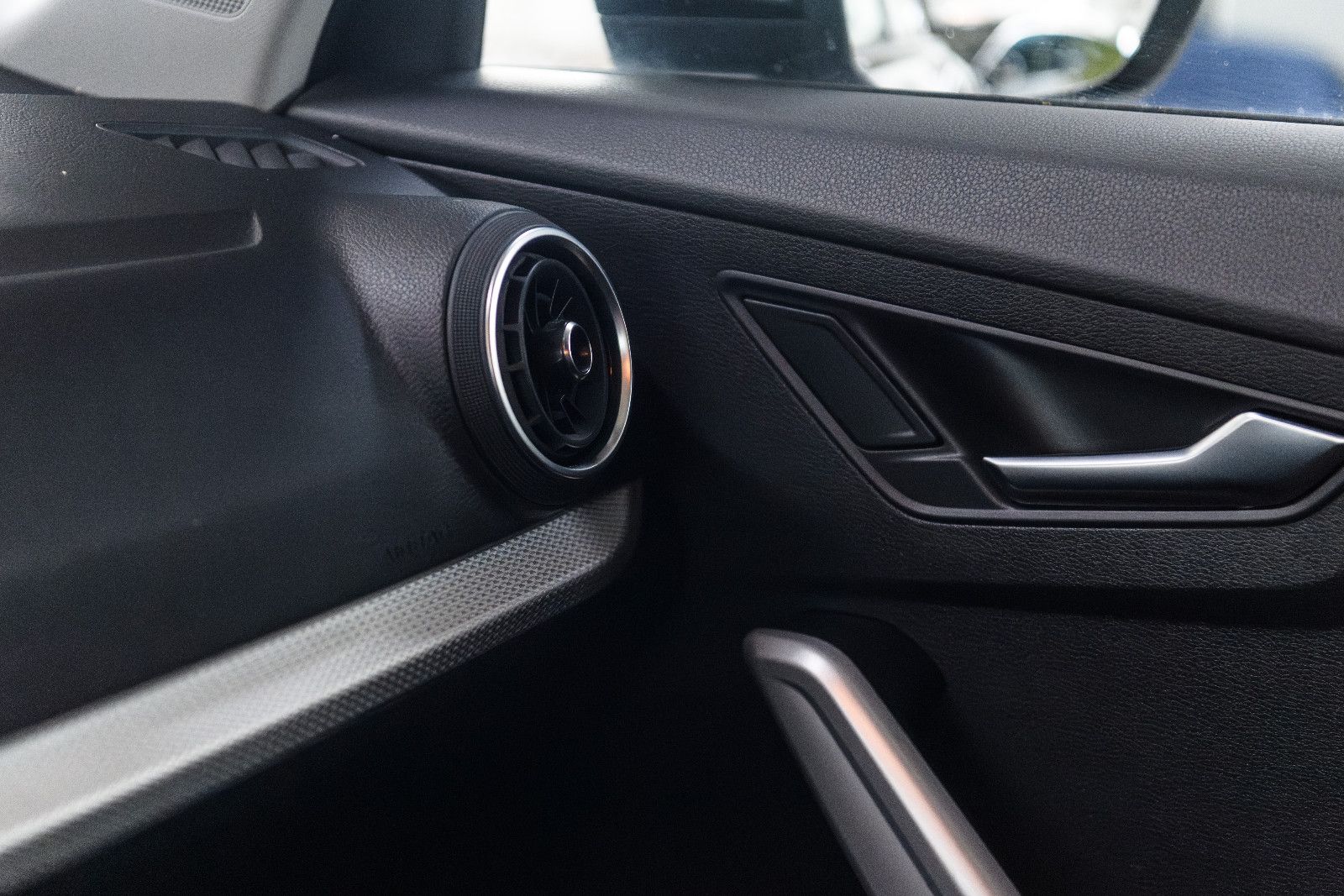 Fahrzeugabbildung Audi Q2 35 TFSI S tronic LED/SZH/NAVI