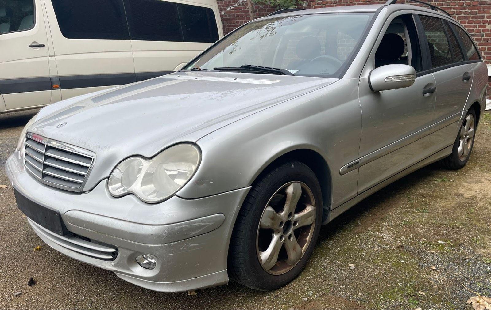 Mercedes-Benz C220 2004 — interior