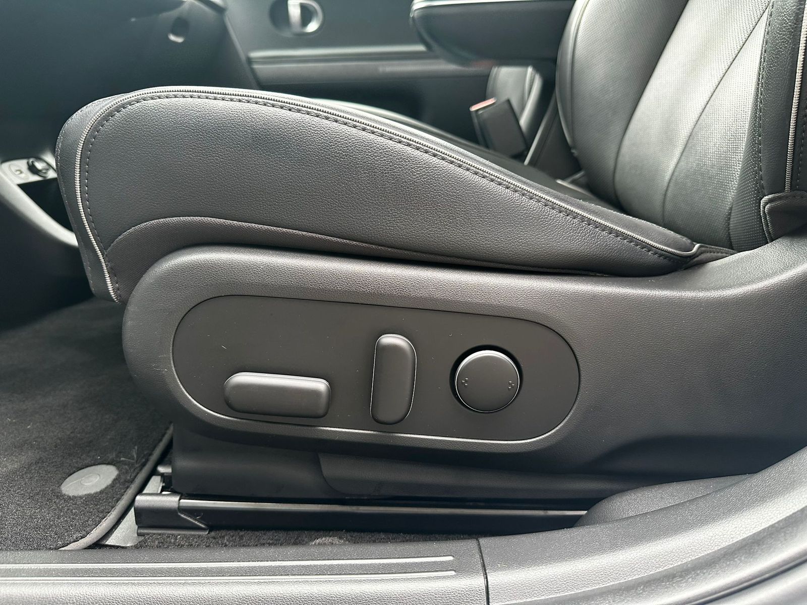 Fahrzeugabbildung Hyundai Ioniq 5 Uniq 4WD WERKSGA+NAVI+HEAD+BOSE+ACC+360°