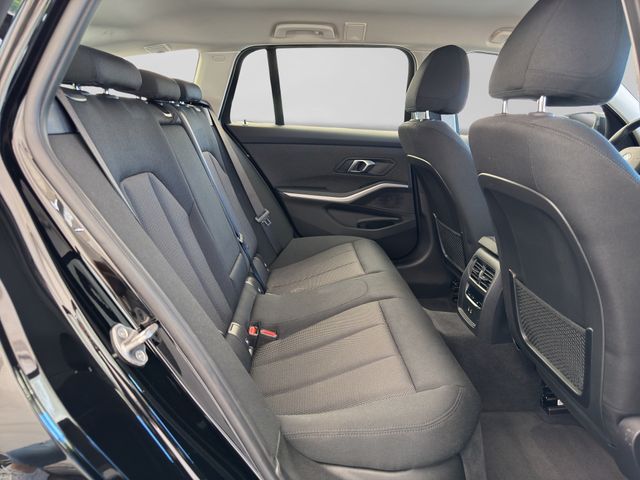 Fahrzeugabbildung BMW 318i Touring Automatik+Advantage+LED+Navi+AHK