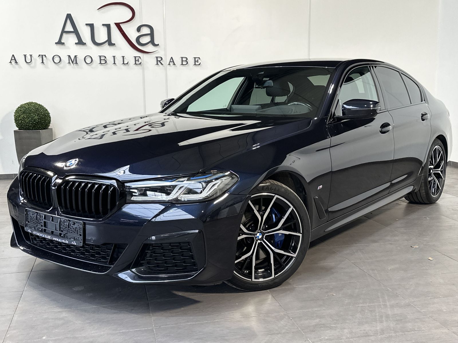 Fahrzeugabbildung BMW 520d xDrive M Sport NAV+LASER+HEADUP+KAM+19ZO+PP