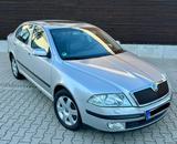 Skoda Octavia 1.6 FSI Elegance *TüvNeu*Xenon*Leder* - Skoda Octavia aus 2006: Elegance