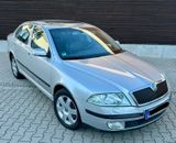 Skoda Octavia 1.6 FSI Elegance *TüvNeu*Xenon*Leder* - Skoda Octavia aus 2006: Elegance