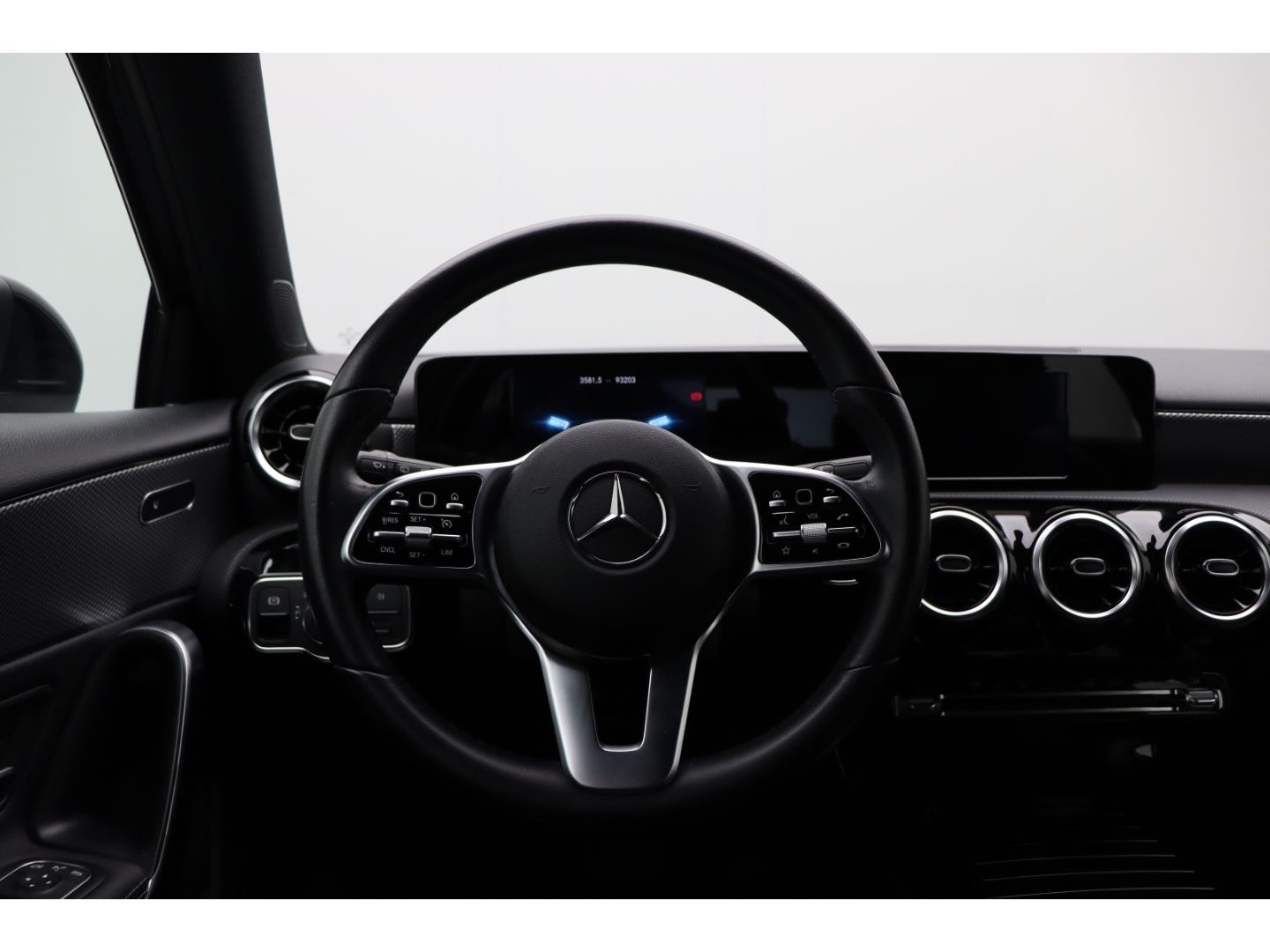 Fahrzeugabbildung Mercedes-Benz A 200 LED SHZ Kamera Navigation Digitales Cockpi